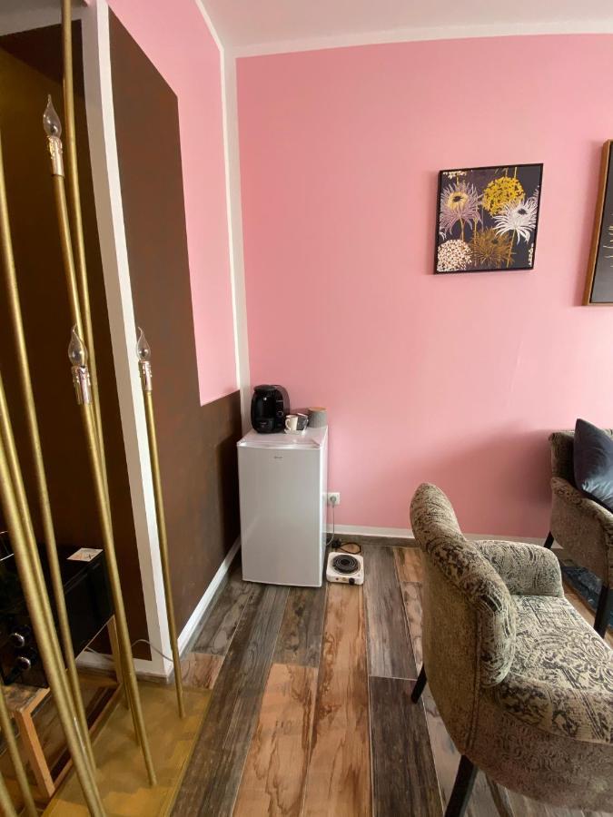 Cosmic Jacuzzi Bed and Breakfast Αρλ Εξωτερικό φωτογραφία